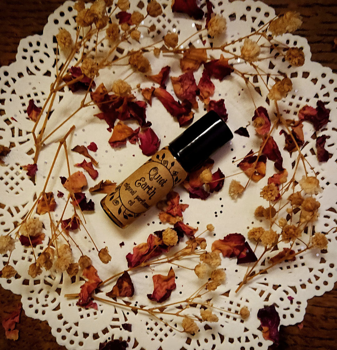 Quiet Earth Original Perfumed Oil - Spring Literary Collection Roll On Fragrance - Patchouli, Juniper, Petrichor, Spearmint, Vetiver, Frankincense & Cedarwood - Earthy & Aquatic Vegan Oil Blend